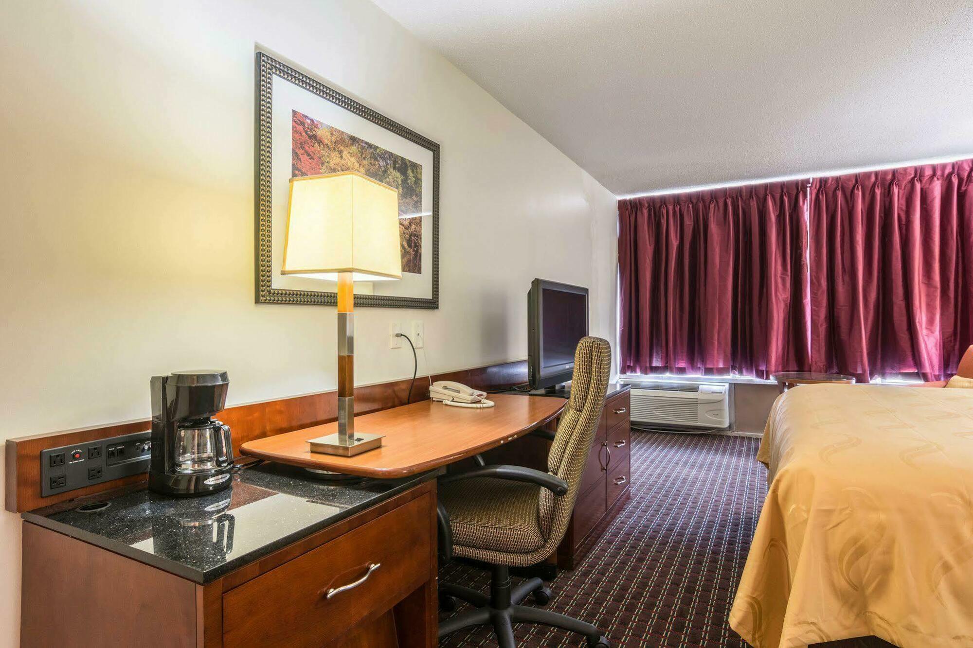 Days Inn By Wyndham Hartsfield Jackson Atlanta Airport West Колледж Парк Экстерьер фото